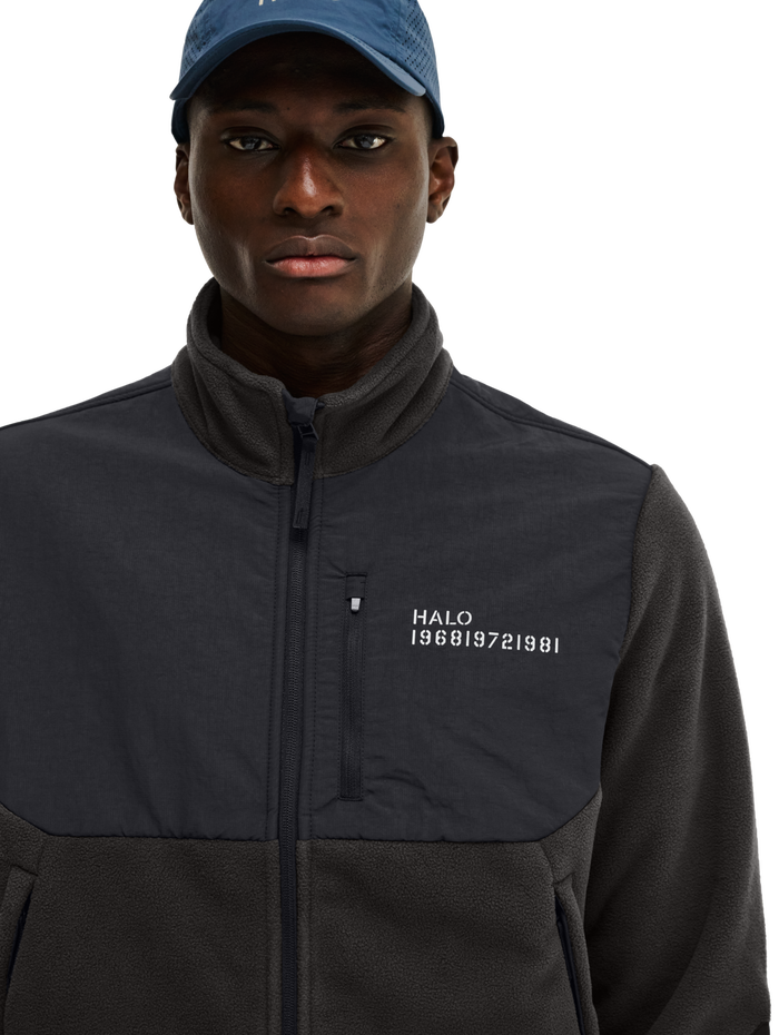 HALO BLOCKED ZIP FLEECE, RAVEN, model